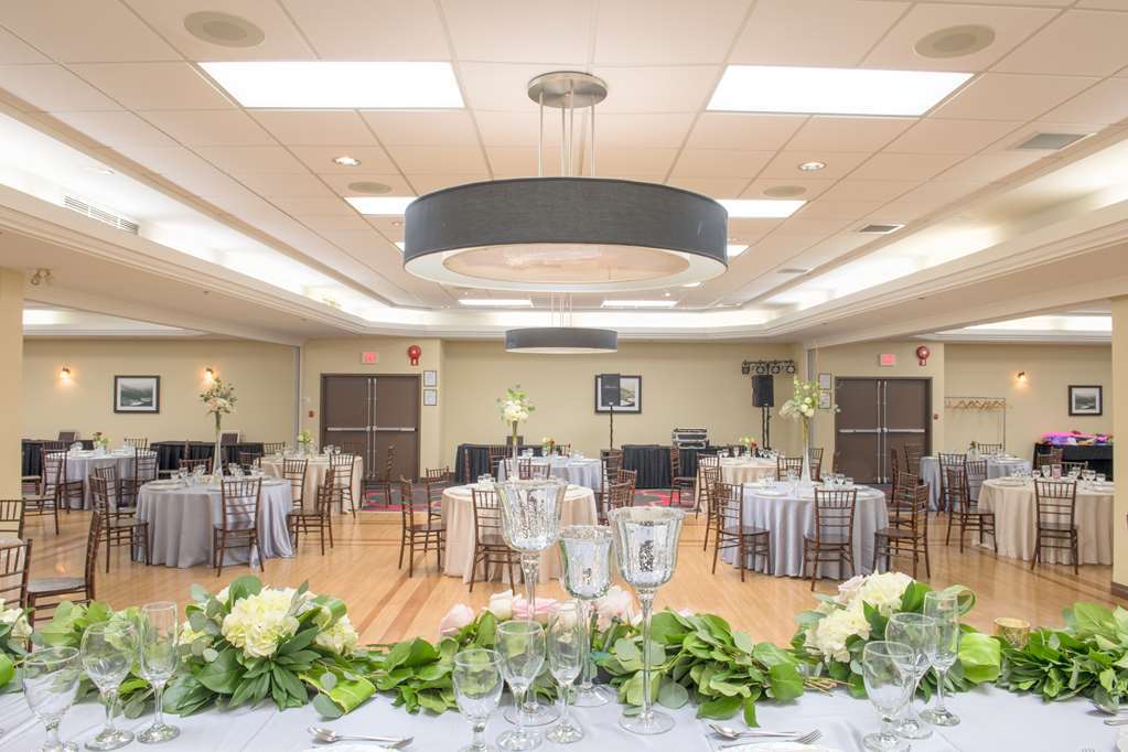 Four Points By Sheraton Edmonton South Facilities photo